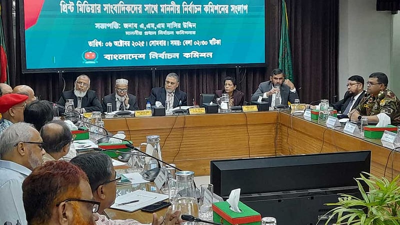 ইসির ‘শক্ত অবস্থান’ দেখতে চান সাংবাদিকরা