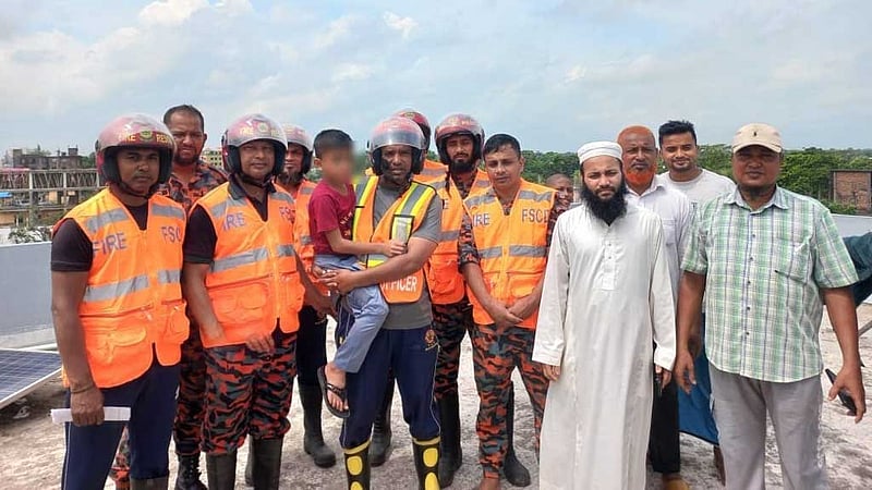 মাদ্রাসা থেকে ‘পালাতে গিয়ে’ আটকা, ফায়ার সার্ভিসে উদ্ধার