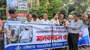 চট্টগ্রামে সাংবাদিকের ওপর হামলায় জড়িতদের গ্রেপ্তারের দাবি