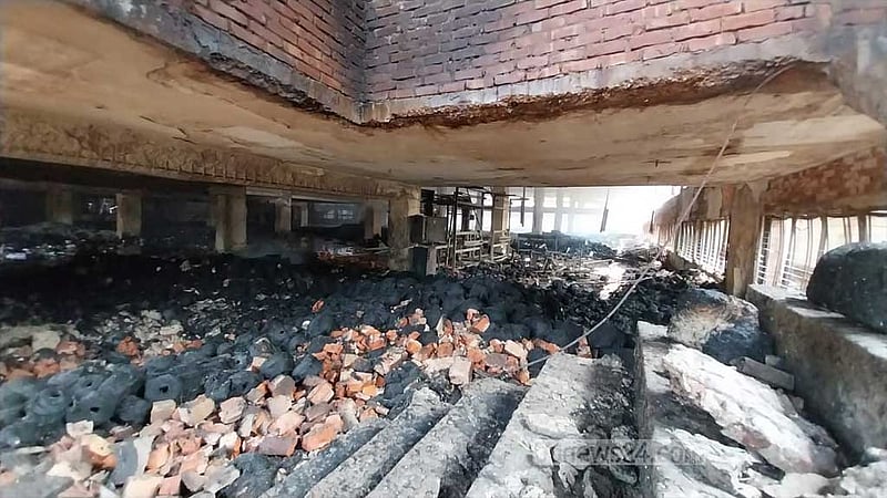 সিইপিজেডের কারখানা ভষ্মীভূত: অগ্নি নিরাপত্তা ‘সনদ নেই’, মানা হয়নি ‘বিল্ডিং কোড’