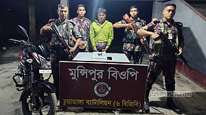 চুয়াডাঙ্গা সীমান্তে ২৭ লাখ টাকার সোনার বারসহ গ্রেপ্তার ১