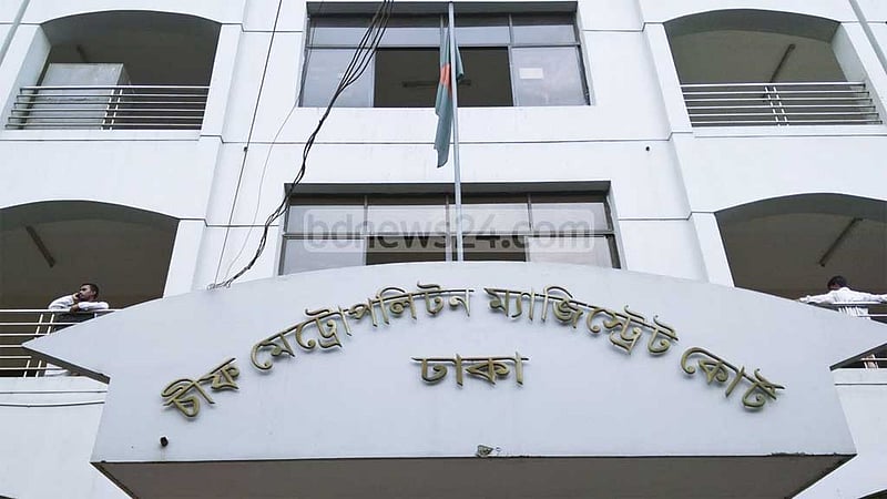 মেয়েকে মারধরের ‘মিথ্যা’ অভিযোগে মামলা করে ফাঁসলেন বাবা