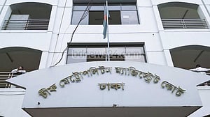 অভিনেত্রী স্নিগ্ধাকে ‘মারধর ও হত্যাচেষ্টা’: আত্মসমর্পণ করে জামিন পেলেন আশিয়ান চেয়ারম্যান