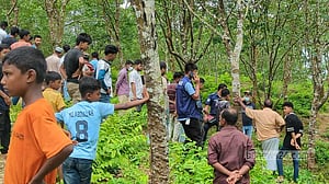 রামুর রাবার বাগানে গাছে বেঁধে রাখা যুবকের মরদেহ উদ্ধার