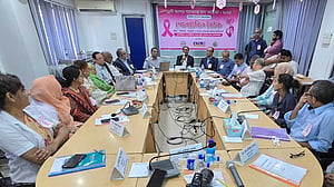 ঢাকার বাইরেও স্তন ক্যান্সারের চিকিৎসা চালু করায় জোর বিশেষজ্ঞ চিকিৎসকদের