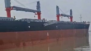 প্রথম বাণিজ্যিক যাত্রায় ‘বাংলার প্রগতি’