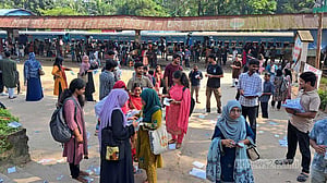 ‘লেজুড়বৃত্তির বাইরে’ থাকবে, এমন নেতা পাবে চাকসু?