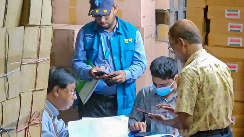 ১০১ টাকার ইনজেকশন ১২৯৯ টাকায় ক্রয়: অনিয়মের ‘প্রমাণ’ পেয়েছে দুদক