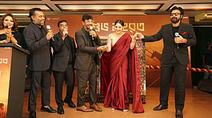 ‘দমে’ নিশোর সঙ্গে পূজা, মহরতে এলেন পালকিতে
