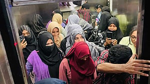 ঢাকা বিশ্ববিদ্যালয়ে ‘বারবার’ লিফট বিকল, আতঙ্কে শিক্ষার্থীরা