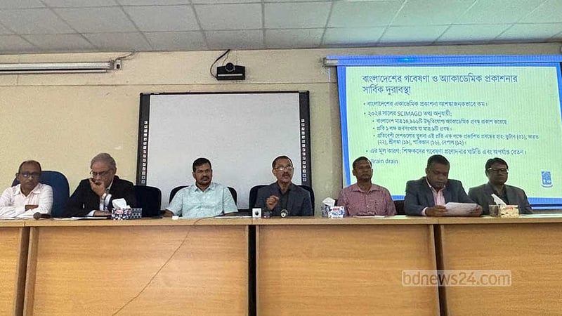 ঢাবি শিক্ষকদের গবেষণার জন্য হাজার কোটি টাকা দাবি