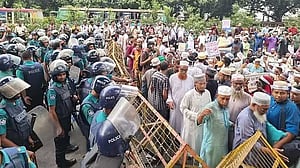 'দেখা দেননি' শিক্ষা উপদেষ্টা, পদত্যাগ দাবি এবতেদায়ী শিক্ষকদের