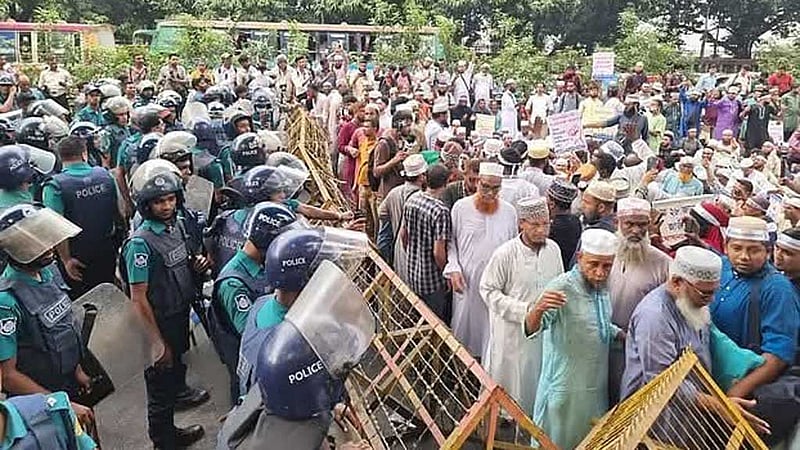 'দেখা দেননি' শিক্ষা উপদেষ্টা, পদত্যাগ দাবি এবতেদায়ী শিক্ষকদের