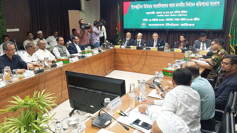 ‘সবার জন্য সমান সুযোগ’ তৈরিতে সংবাদমাধ্যমের সহযোগিতা চাইলেন সিইসি