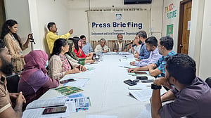 ৪২% রঙের নমুনায় ‘উচ্চ মাত্রায় সীসা’