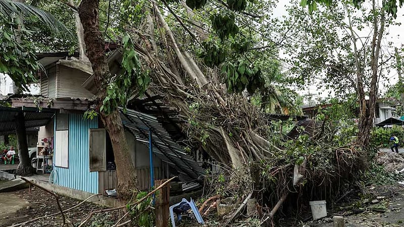 থাইল্যান্ডে ১৬ প্রদেশে বন্যা, নিহত ১২