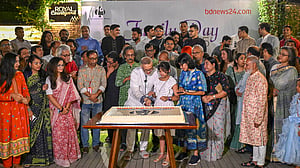 হাসি গান আড্ডায় ঊনিশের উদযাপন