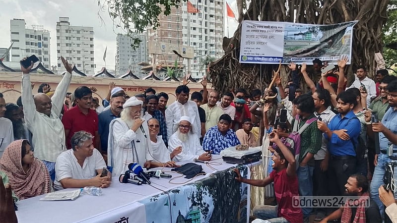 ‘কোন সাহসে মাজারের গাছ কাটলেন’, প্রশ্ন ফরহাদ মজহারের