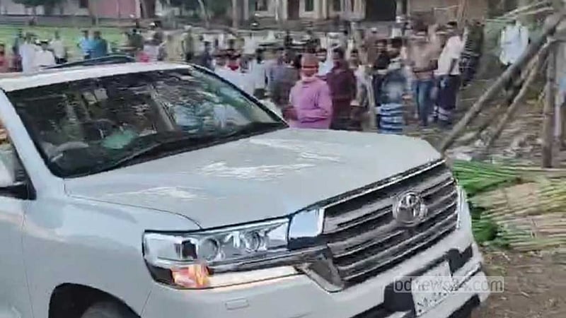 ফরিদপুরে এ কে আজাদের গণসংযোগে হামলা, গাড়ি ভাঙচুর