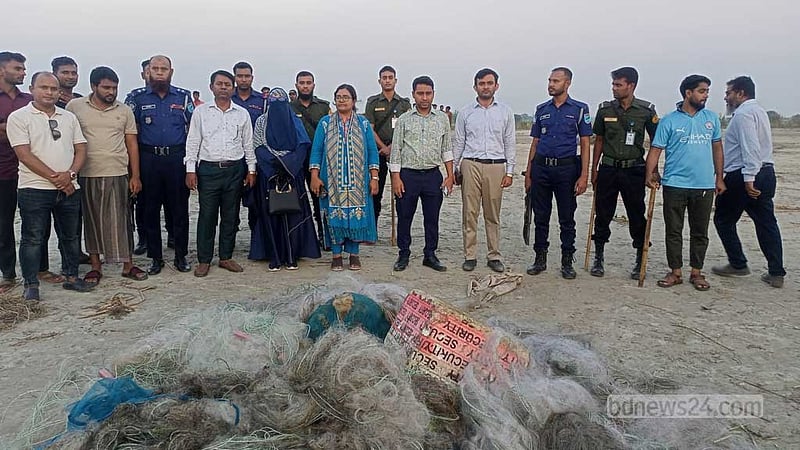 পদ্মায় অভিযানে ৩০ হাজার মিটার জাল জব্দ, পুড়িয়ে ধ্বংস