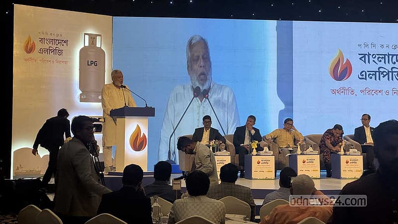 এলপিজি সিলিন্ডারের দাম হওয়া উচিত ‘হাজারের নিচে’: জ্বালানি উপদেষ্টা