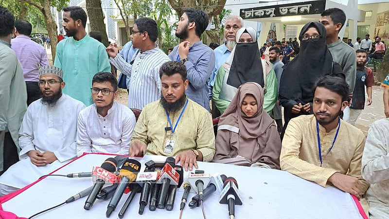 চাকসু ভোট: ‘অনিয়মের’ ৮ অভিযোগ তুলে তদন্ত দাবি অহিংস শিক্ষার্থী ঐক্যের