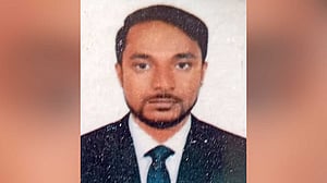 সাদুল্লাপুরে এনজিও কর্মীর ঝুলন্ত লাশ উদ্ধার