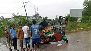 গাজীপুরে অটোরিকশাকে ডাম্প ট্রাকের চাপায় নিহত বেড়ে ৩