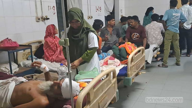 টুঙ্গিপাড়ায় ডাব পাড়াকে কেন্দ্র করে দুই গ্রামবাসীর সংঘর্ষ, আহত ১৫