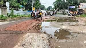 প্রকল্পের মেয়াদ ফুরালেও শেষ হয়নি গোপালগঞ্জ-টেকেরহাট সড়কের কাজ, দুর্ভোগ