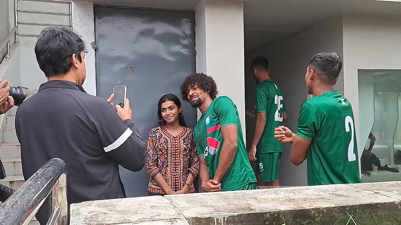 ‘আমি মেসি নই’, মনে করিয়ে দিলেন হামজা