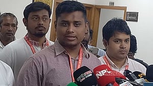 ইসির চাপিয়ে দেওয়া প্রতীক নেবে না এনসিপি: হাসনাত আব্দুল্লাহ