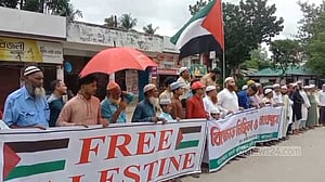 ফিলিস্তিনের ত্রাণ বহরে হামলার প্রতিবাদে জয়পুরহাটে বিক্ষোভ