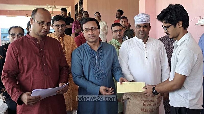 খাগড়াছড়িতে সহিংসতা: ক্ষতিগ্রস্তদের মাঝে চাল ও আর্থিক সহায়তা প্রদান
