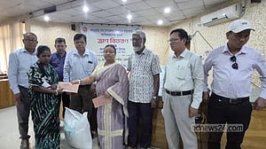 খাগড়াছড়িতে সহিংসতায় ক্ষতিগ্রস্তদের সহায়তা দিল জেলা পরিষদ
