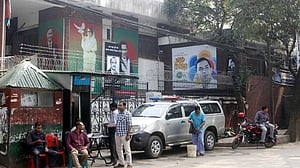 বিএনপি চেয়ারপারসনের কার্যালয়ে আমার দেশের সাংবাদিককে মারধর