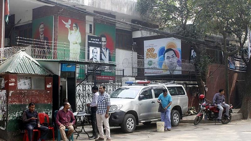 বিএনপি চেয়ারপারসনের কার্যালয়ে আমার দেশের সাংবাদিককে মারধর