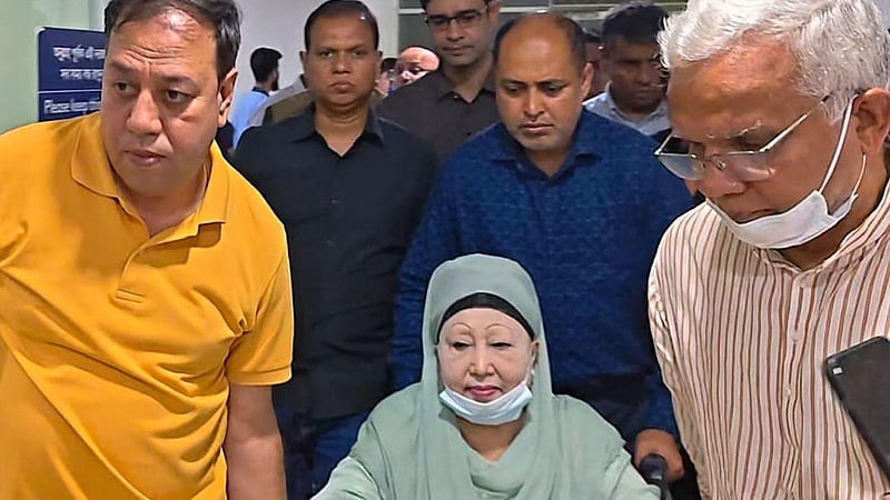 মধ্যরাতে হাসপাতালে ভর্তি খালেদা জিয়া
