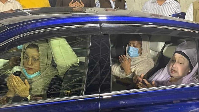 স্বামীর কবর জিয়ারত করলেন খালেদা জিয়া