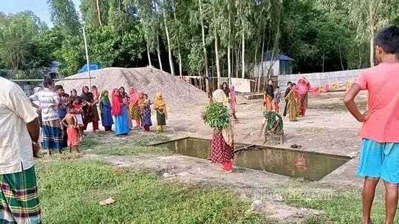 চিলমারী নদীবন্দরে ‘অরক্ষিত’ হাউজে পড়ে শিশুর মৃত্যু