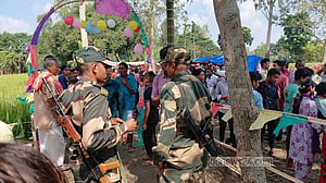 শ্যামা পূজায় লালমনিরহাট সীমান্তে দুই বাংলার মিলনমেলা