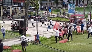 মাদারীপুরে বিএনপির দুপক্ষের সংঘর্ষে পুলিশ-সাংবাদিকসহ আহত ১৫