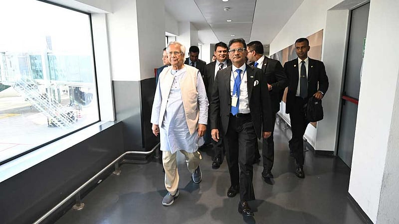 রোমে পৌঁছেছেন প্রধান উপদেষ্টা