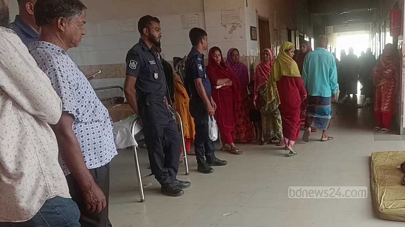নওগাঁয় ডাকাত সন্দেহে একজনকে পিটিয়ে হত্যা