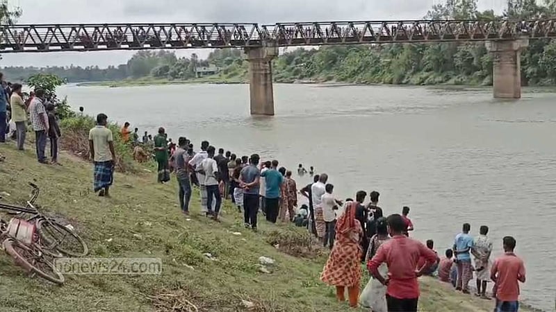 প্রতিমা বিসর্জন দিতে গিয়ে নদীতে নিখোঁজ কিশোরের লাশ ২৫ ঘণ্টা পর উদ্ধার