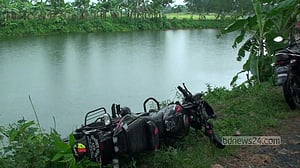 নাটোরে গাছের সঙ্গে মোটরসাইকেলের ধাক্কা, পুকুর থেকে লাশ উদ্ধার