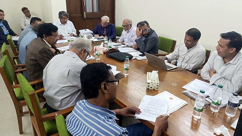 জুলাই সনদ বাস্তবায়ন কীভাবে, সুপারিশ ‘শিগগিরই’, বলছে ঐকমত্য কমিশন