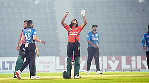 অদম্য অভিষেকের ব্যাটিং ঝড়ে ফাইনালে খুলনা