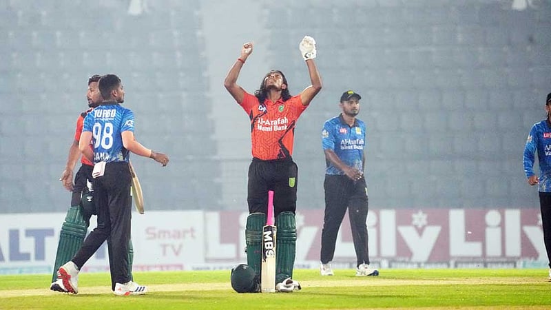 অদম্য অভিষেকের ব্যাটিং ঝড়ে ফাইনালে খুলনা