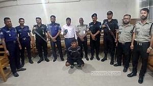 যাত্রীবাহী বাসে মাদক পাচার, ইয়াবাসহ সুপারভাইজার গ্রেপ্তার
